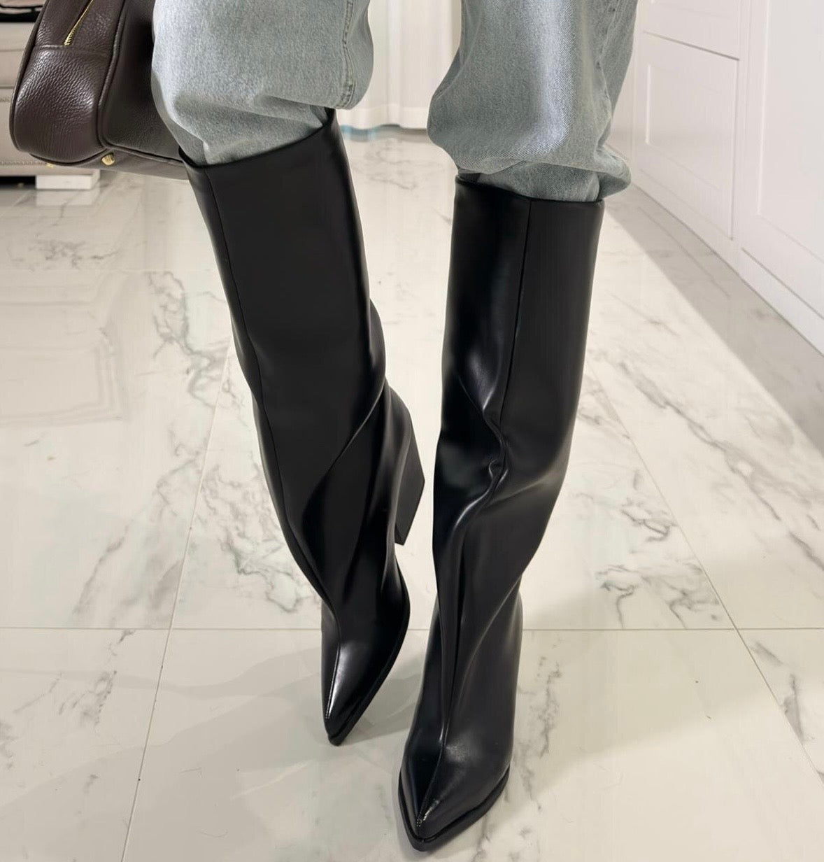 Ilgaauliai Seteva Leather
