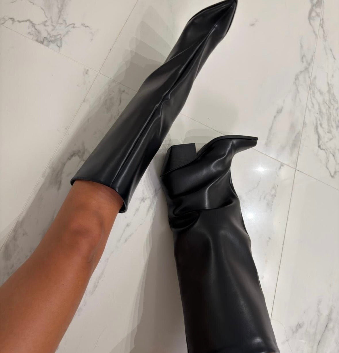 Ilgaauliai Seteva Leather