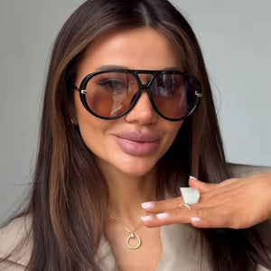 Akiniai Tiva